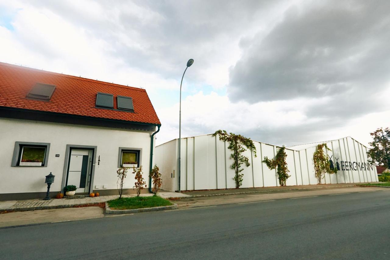 Apartment Fuer 2 Erwachsene Und 2 Kinder, Ausgestattet Mit Einem Weinkeller Und Einem Kleinen Hof - Self-Made Fruehstueck Inbegriffen Retz Eksteriør bilde