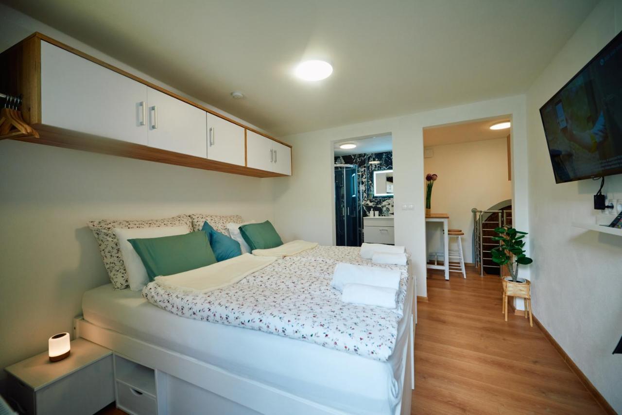 Apartment Fuer 2 Erwachsene Und 2 Kinder, Ausgestattet Mit Einem Weinkeller Und Einem Kleinen Hof - Self-Made Fruehstueck Inbegriffen Retz Eksteriør bilde